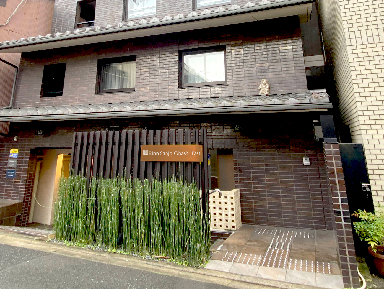 「Rinn Sanjo Ohashi East」のサムネイル画像
